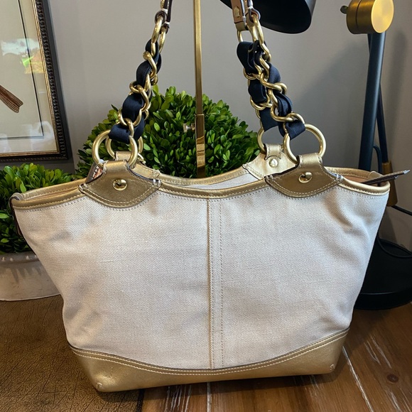 Coach Cream and Gold Shoulder Bag - Picture 12 of 17